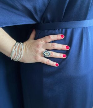 Melanie Lynskey Instagram - So late to post this but it was wonderful to get to present at the Spirit Awards last weekend WITH THE INCREDIBLE PAUL MESCAL. And I was a first time nominee!! Wearing a beautiful @safiyaa_official gown, @martinkatzjewels jewels, @effyjewelry ring and @tylerellisofficial bag  Thank you to everyone for these gorgeous pieces. Look at that ring!! Eternal gratitude to @periellenb for always going into the vault for me 💙
The divine @quintab won our category and all was right with the world 

Styling: @misha_rudolph_stylist
Hair: @tedgibson 
Makeup: @stephensollitto 
Nails:  @nailsbyshige 

Special thanks to:
@teniquebernardconsulting
@periellenb 
@aimeecarpenter17 
@sevnrodriguez