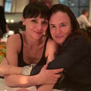 Melanie Lynskey Instagram - My favourite dinner party picture I took this season. Icons!!