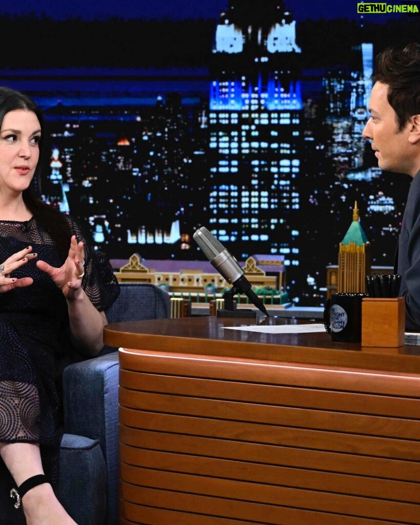 Melanie Lynskey Instagram - Well I fell in love with a puppy and had the MOST fun with the kind and wonderful @jimmyfallon My thanks to @lindahaymakeup and @helenreavey for two very very long days of beautiful makeup and hair changes and lots of lovely chats Will post some photos of all the amazing outfits my sweet @misha_rudolph_stylist put together for me!! My thanks to @innayourshoes for helping me and finding this lovely @akrisofficial outfit while I was having a wardrobe emergency half an hour before the taping!! @fallontonight #puppies 📸 by my sweet wonderful publicist @kawachouttt who everyone adores