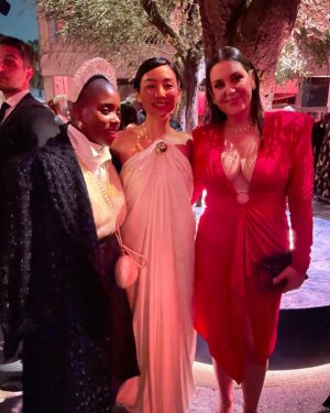 Melanie Lynskey Instagram - An absolute honour to get to attend the most surreal/epic/fun party of the year, #vanityfairoscarparty. My eternal thanks to @stephensollitto and @tedgibson for being so kind, fun, talented and willing to do something different. Thank you @nailsbyshige for the beautiful manicure! THANK YOU @periellenb for your amazing taste and to the amazing @martinkatzjewels for this insane necklace, ring, earrings and bracelet. Beautiful @tylerellisofficial bag, thanks as always @aimeecarpenter17 !! @alexandrevauthier dress @jimmychoo shoes which were so comfy especially after Steve walked around in them. Thanks to my poppet @magslawslawson for being such a fun date. Thanks to @sophie.a.miller for an incredibly long day babysitting. And finally thanks to my stylist and friend @misha_rudolph_stylist for being bold and beautiful and for running all over town with a sniffly seven year old ❤️❤️❤️
Loved seeing @janicza and Greta and @mattdrav my friend of 30 years !! Loved getting to hug my Quackleens and seeing the glowy sweet faces of @katebosworth and @justinlong. Thank you to my new friend @renatereinsve for being the best ever person to wait in a long line with 💕💕💕