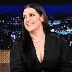 Melanie Lynskey Instagram - @msmelanielynskey didn’t know @jason_ritter was proposing to her while they watched @bachelorabc 🤣 #FallonTonight