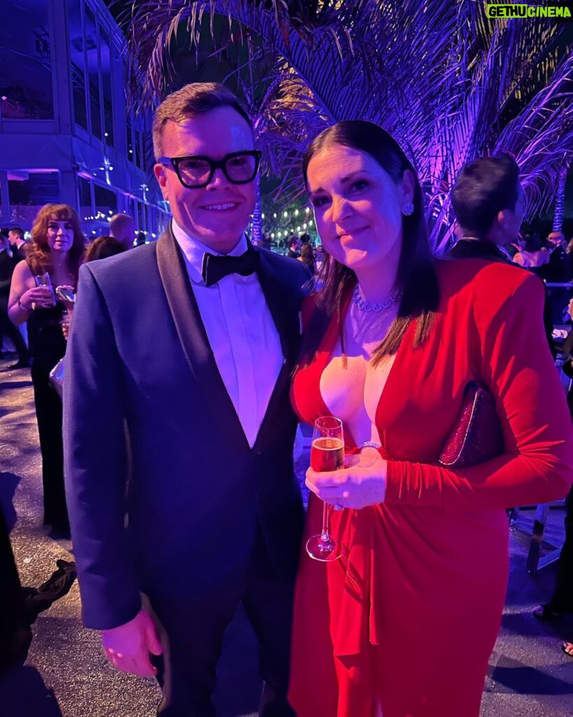 Melanie Lynskey Instagram - An absolute honour to get to attend the most surreal/epic/fun party of the year, #vanityfairoscarparty. My eternal thanks to @stephensollitto and @tedgibson for being so kind, fun, talented and willing to do something different. Thank you @nailsbyshige for the beautiful manicure! THANK YOU @periellenb for your amazing taste and to the amazing @martinkatzjewels for this insane necklace, ring, earrings and bracelet. Beautiful @tylerellisofficial bag, thanks as always @aimeecarpenter17 !! @alexandrevauthier dress @jimmychoo shoes which were so comfy especially after Steve walked around in them. Thanks to my poppet @magslawslawson for being such a fun date. Thanks to @sophie.a.miller for an incredibly long day babysitting. And finally thanks to my stylist and friend @misha_rudolph_stylist for being bold and beautiful and for running all over town with a sniffly seven year old ❤️❤️❤️ Loved seeing @janicza and Greta and @mattdrav my friend of 30 years !! Loved getting to hug my Quackleens and seeing the glowy sweet faces of @katebosworth and @justinlong. Thank you to my new friend @renatereinsve for being the best ever person to wait in a long line with 💕💕💕