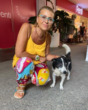 Melek Şahin Instagram - Günaydın☀️çocukluğumdan beri üretmeyi yeni enerjileri çok severim. Hele ki çocuklar, doğa ve hayvanlar söz konusu ise tatil falan dinlemem. @melekhareketi sayfamı takip edenler bilir.  Buraya @avenuebodrumavm de 3 gündür dolu dolu geçen etkinlik postları bırakıyorum 💚✨ ve bırakmaya devam edeceğim😇 26 ağustos dan itibaren (benim doğum günüm🤭) eylül ve ekim ayı boyunca izmir, Bodrum, samsun ve istanbulda festivaller kapsamında ve ayrıca izmirde @kidscampuscafe de birbirinden eğlenceli ebeveynli ve çocuklu drama ve atölye çalışmalarıyla birlikte olacağız. tüm patili patisiz çocuklar ve ebevynler şimdiden duysun😻 şimdiden not edeniz ve çevrenize duyurunuz📌

 📣 ✨📣✨📣✨📣

Tüm tarihleri ve şehirleri ve afişleri her iki sayfamda duyuru olarak mutlaka paylaşağım😇

📌@bodrum_patifestivali
26-27 AĞUSTOS

📌 @kidscampuscafe 
30 AĞUSTOS / 2-3 EYLÜL

Beni memleketimde sevgiyle ağırlayan ve projeme destek olan kapılarını açan tüm doğa ve hayanseverlere 🌱🐾
@baskabirbodrum ve 
@avenuebodrumavm ye çook teşekkür ediyorum💙 

Herkese mutlu pazarlar🍒

#etkinlik 
#doğavehayvansevgisi 
#başkabirbodrum 
#avenuebodrumavm