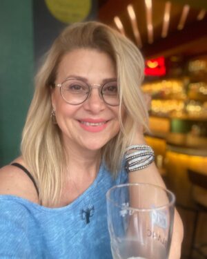 Melek Şahin Instagram - Bugünde canım İzmirimde hayat güzeldi💎🧿✨