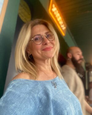 Melek Şahin Instagram - Bugünde canım İzmirimde hayat güzeldi💎🧿✨