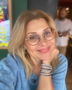 Melek Şahin Instagram - Bugünde canım İzmirimde hayat güzeldi💎🧿✨