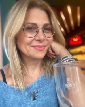 Melek Şahin Instagram - Bugünde canım İzmirimde hayat güzeldi💎🧿✨