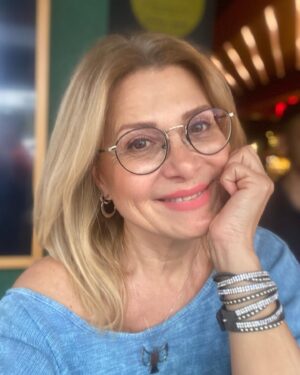 Melek Şahin Instagram - Bugünde canım İzmirimde hayat güzeldi💎🧿✨