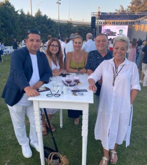 Melek Şahin Instagram - İzmirim💙 Ve güzel dostlarımla kaldığımız yerden devam🙌🌈🧿
#izmirgazetecilercemiyetikuruluşyuldönümü#şehitgazetecihasantahsingazetecilikyarışması #ödültöreni#izmir#gsf
@haluk_isik35 
@nalankolagasiimre 
@elvinisteermis
@seckin_medyatek 
@cihadtaysi