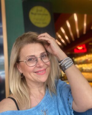 Melek Şahin Instagram - Bugünde canım İzmirimde hayat güzeldi💎🧿✨