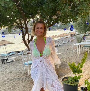 Melek Şahin Instagram - #mazı 🙏🏼🌱🧿☀️
@maziyelkenplajrestoran 💙