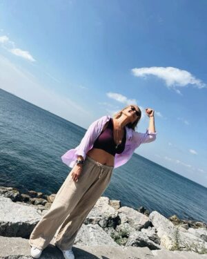 Melek Şahin Instagram - Başlarken yeni güne bir umut içimizde 🕊️🪷