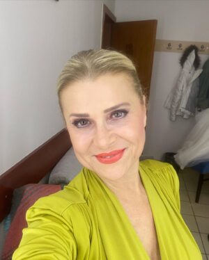 Melek Şahin Instagram - Aware 🙃