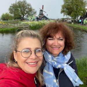 Melek Şahin Instagram - #hollanda 💛🌻🌈✨
#nederland🇳🇱
@hulyadayan33 🧡