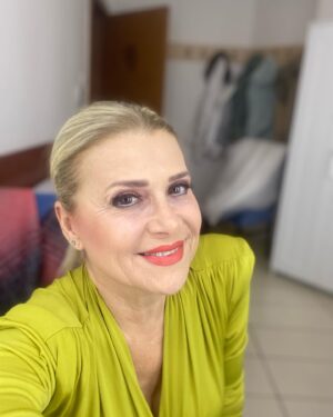 Melek Şahin Instagram - Aware 🙃
