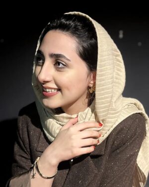 Melika Shaban Instagram - .
فرا رسیدن نوروز باستانی را به مردم ایران شادباش می گویم و مثل همیشه برای همه ی شما در سالی که اکنون به فرخواندگی آغاز می شود شادکامی و سلامتی را آرزو میکنم.
«آمده ام به این دنیا تا نور چشم مادرم باشم»
۲۲ مبارك🎂