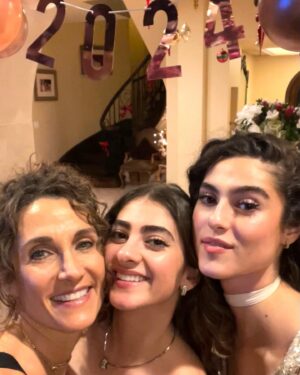 Melina Kanakaredes Instagram - From my family to all …. Happy Healthy and WONDERFUL New Year!!! Sending love light and peace to all!!♥️🙏🏻