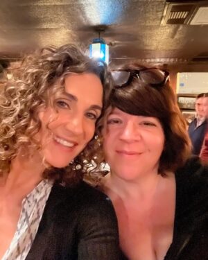 Melina Kanakaredes Instagram - Here are some fun behind the scenes shots of @sho_billions I had the BEST time playing Nancy Dunlop on the final season of this amazing show!! If you haven’t already, please stream on @showtime @paramountplus Nancy is introduced in episode 8 The Owl. ♥️