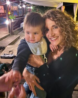 Melina Kanakaredes Instagram - Celebrated my beautiful mom with a mother daughter trip to her hometown, Naousa Greece-I was inspired by her “blue zone”childhood friends, met the next generation of the Temo family, hugged my cousins and had a blessed opportunity to spend time with my beautiful Thea Dina - days before she went with the angels🙏🏻♥️ Feeling SO #blessed