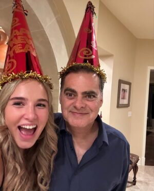 Melina Kanakaredes Instagram - From my family to all …. Happy Healthy and WONDERFUL New Year!!! Sending love light and peace to all!!♥️🙏🏻