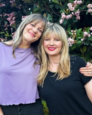 Melinda Hill Instagram - That’s a wrap on this super fun project with @larabeitz !! details coming 🔜 🤩 🎥 🍿 🎤