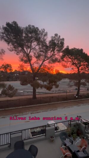 Melinda Hill Instagram - Embrace the not knowing 🌅 🌄 🌅
#silverlake #sunrise #goodmorning
