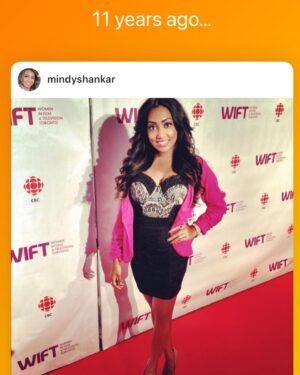 Melinda Shankar Instagram - Been a #wift for many years.. and have gone through many phases of fashion in between 🤣. Swipe to see a #tb from the same event 11 years ago😅. Jersey shore was IN back then, okay?!? Forever rocking blazers though. 🤙🏽
