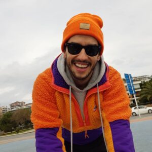 Melis Birkan Instagram - Hayatımın rengi, ömrümün turuncusu, daima yüzü gülenim, ağlamaktan hiç korkmayanım, enerjisi, neşesi, umudu hiç bitmeyenim, şahane poz verip hep fotoğraf çektirenim, yapmak istedikleri ve tutkusu hiç tükenmeyenim, her spora yeteneklim, herşeyi çalıp söyleyebilen müzisyenim, birtanecik romantiğim, iyi ki doğmuşsun canım sevgilim... @arasaydinofficial 🧡
Rengin ve gülüşün hiç bitmesin ve hep dediğin gibi "çok güzel olacak herşey"...🧡 
(Sonu sürprizli ama bunu yapmam gerekiyordu 😄)
