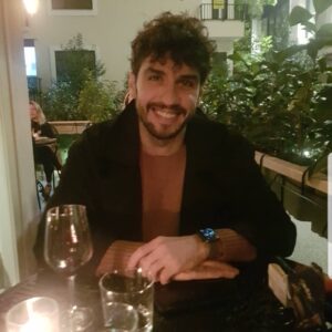 Melis Birkan Instagram - Hayatımın rengi, ömrümün turuncusu, daima yüzü gülenim, ağlamaktan hiç korkmayanım, enerjisi, neşesi, umudu hiç bitmeyenim, şahane poz verip hep fotoğraf çektirenim, yapmak istedikleri ve tutkusu hiç tükenmeyenim, her spora yeteneklim, herşeyi çalıp söyleyebilen müzisyenim, birtanecik romantiğim, iyi ki doğmuşsun canım sevgilim... @arasaydinofficial 🧡
Rengin ve gülüşün hiç bitmesin ve hep dediğin gibi "çok güzel olacak herşey"...🧡 
(Sonu sürprizli ama bunu yapmam gerekiyordu 😄)