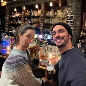 Melis Birkan Instagram - Bir güzel kış dump'ı olsun içimden geldi...❄️ 
Gezerken aynı zamanda paylaşmayı beceremeyenlerdenim maalesef. Canım kocam sayesinde de bu fotoğraflar çıkıyor, bana kalsa bunlar da olmaz... 
Herşey seninle güzel canım sevgilim... @arasaydinofficial 🧡