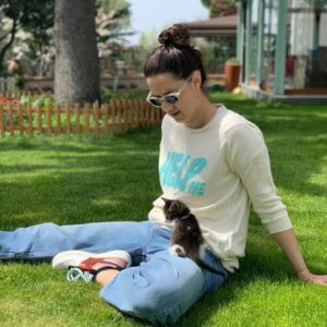 Melis Birkan Instagram - Samuray, Şans ve ben annemlerdeyken adlı dün #tbt'si...
📸: @arasaydinofficial 🧡