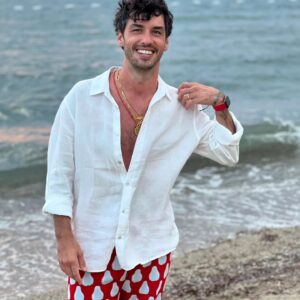 Melis Birkan Instagram - Çok güzel birkaç gün geçirdik @rammoshotelbodrum'da... Büyük ve ruhsuz otellerin yapısına inat, sade, sıcak ve kendinizi sanki hep oraya gidiyormuşsunuz gibi hissettiren bir mekan. Hasret kalmışız böyle işletme ve mekanlara... 
Bütün @rammoshotelbodrum ailesine çok teşekkür ederiz... Yine görüşeceğiz o kesin 🫶@mareafishrestaurant