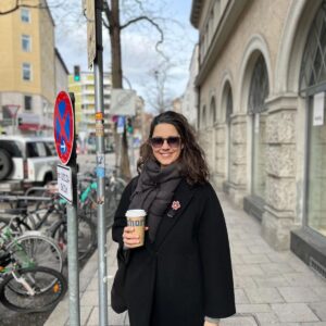 Melis Birkan Instagram - Bir güzel kış dump'ı olsun içimden geldi...❄️ 
Gezerken aynı zamanda paylaşmayı beceremeyenlerdenim maalesef. Canım kocam sayesinde de bu fotoğraflar çıkıyor, bana kalsa bunlar da olmaz... 
Herşey seninle güzel canım sevgilim... @arasaydinofficial 🧡