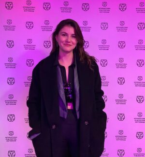 Melis Sevinç Instagram - İstanbul Film Festivalindeyiz :)) 
Haberin şerefine tb diyorumm 
#iffr @iffr @sankiherseybirazfelaket