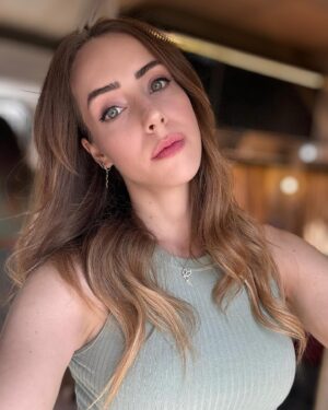 Melisa Akman Instagram - Nisanın gelişiyle artık kış uykumdan uyanabilirim… 🍃✨🫠