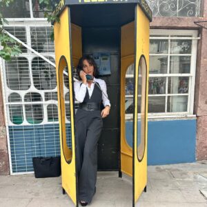 Melisa Berberoğlu Instagram - Yeni bölüme son 2 gün, setten birkaç kare! 💛 📞 @uckizkardestvdizisi