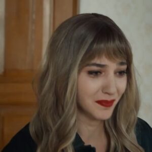 Melisa Berberoğlu Instagram - Bu sahnemiz burada dursun. Seninle her an birbirinden kıymetli. Seni çok seviyorum @rehaozcanofficial ♥️.

Böyle bir sahne yazıp bana oynama şansı verdiğiniz için size çok teşekkür ederim, kaleminize, yüreğinize sağlık! @sevgiyilmaz @zilufer 🪶❣️.

Hoşça kal. @uckizkardestvdizisi 🌹