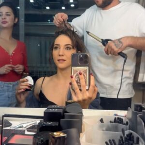 Melisa Berberoğlu Instagram - Bazı kamera arkası anlarımız! @uckizkardestvdizisi 🍭🍭🍭