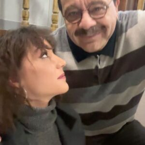 Melisa Berberoğlu Instagram - Bazı kamera arkası anlarımız! @uckizkardestvdizisi 🍭🍭🍭