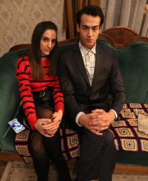 Melisa Berberoğlu Instagram - 2.5 senedir, Derya karakterini canlandırdığım biricik dizimiz Üç Kız Kardeş, cumartesi günü final bölümü ile @kanald ekranlarında olucak. 

Hoşça kal deli dolu Derya’m! Sevdasına, aşkına, kavgasına sahip çıkan özgür kızım! Ne güzel büyüdük beraber! 🌹

Bütün ekip arkadaşlarıma, sevgili seyircilerimize binlerce kez teşekkür! 🫂♥️