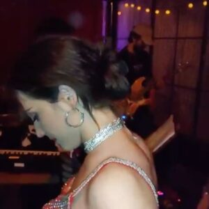 Melisa Berberoğlu Instagram - Geç doğum günü gönderisi:

Canım arkadaşlarım, ailem, Ayvalık’ın bana kattığı binlerce güzel insan hep bir aradaydık, 22 Mart günü. 

Ben doğum günümde bir hayal kurdum, hepiniz hayalimin elinden tuttunuz. Sizi çok seviyorum! Her zaman hayallerimizde,şarkılarda,
danslarda kavuşalım! ❤️‍🔥 Hepinize  binlerce kez teşekkür ederim!

Muhteşem performansları için @vardakostaband ‘ya 

Bizi böyle güzel ağırladığı için Alican ve ekibine @antik.depo 
çok teşekkür ederim! ♥️

Beraber tasarladığımız kostümüm için @byretroistiklal @firat_vintage_taksim Fırat’a teşekkürler! 💃

P.S. Elimde çok az fotoğraf var, lütfen olanlar göndersin! 💌