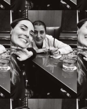 Melisa Sözen Instagram - Hayatın bana en güzel hediyelerinden biri de sensin! @ebrutoparli 
Birlikte sayısız macera, kahkaha, gözyaşı biriktirdik. Şimdi ayrı ayrı yürüsek de elin hep elimde olacak biliyorum. Beni her zaman destekleyen, güven veren ve yeni başlangıçlar için yüreklendiren dostluğun için çok teşekkür ederim. 🤍