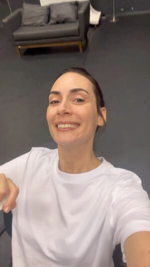 Melisa Sözen Instagram - Aile Yalanları Prova Günlüğü 🎭🎟️ 🫠🫡 #aileyalanları