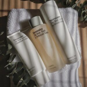 Melise Instagram - 🌿 clean   effective 🌿 i’ve been using Nécessaire for years now- their products are a must-have in a self care routine 🛁

use code • MELISE • at checkout for 10% off ♡

#necessaire #affiliate #cleanbeauty #selfcare #treatyourself