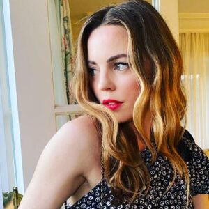 Melissa George Instagram - To my A team: thank you  @georgieeisdell @bridgetbragerhair and to my PR of 23 years @christriplet I love you ❤️ and thank you to  @chanelofficial for making me always feel the way I want to feel...french and confident celebrating season 2 at the Ford amphitheater for #themosquitocoast @chanel.beauty lip color invincible