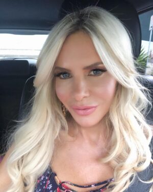 Melissa Tkautz Instagram - So ready for #2019
A huge Happy New Year 🥳 to you all! What’s your mindset heading into #2019 ... I hope to maximise my time and make every minute count! Starting with an early night, this girl will be in bed by 9:30 🕤 how times have changed haha 😂 
Hanging up my heels 👠 for 2018 but can’t wait to see what everyone else gets up to xoxo #nye2019 ❤️