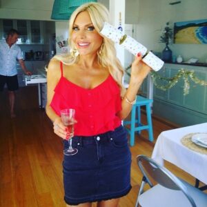 Melissa Tkautz Instagram - Bright eyed this Christmas ... full of festive cheer, and champagne 🍾 😂 
Wishing you all a very merry Christmas ... in need of Chrissy cocktail recipes for this afternoon #AussieChristmas ... send your faves my way beautiful people! 🍸🍹