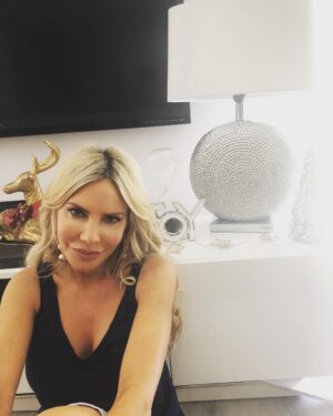 Melissa Tkautz Instagram - I’m totally played out 🤪 Kids are going to have a blast this Christmas! I’m 💯 feeling the #christmasspirit but TGIF!! 🥳
PS how perfectly does my @earlysettlerfurniture lamp go with all things Christmas 🎄