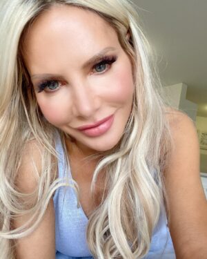 Melissa Tkautz Instagram - I can't keep all of my beauty secrets to myself can I... 🙊 I've been using @georgiemane 10 minute hair mask for a few weeks now and WOW my hair has never been healthier. As I colour my hair a lot it's super important for me to make sure I'm giving it the protection and care it deserves and georgiemane allows me to do just that. My hair was so dry and broken before using this and now it's so lush, even have noticed growth! 😍 They've given me a code to share with you all, MELISSA15, which will give you 15% off on top of @georgiemane's current sale 😱 What are some of your beauty must haves?