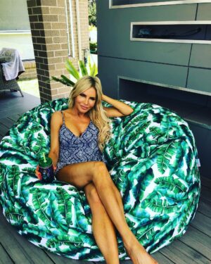 Melissa Tkautz Instagram - Embracing 2019 ... what did your Wednesday look like? Mine included lounging around on @sunburst_outdoor_living 🥰🍹
Are you back at work already?
HAPPY NEW YEAR FOLKS 🌞 #ad #sponsored